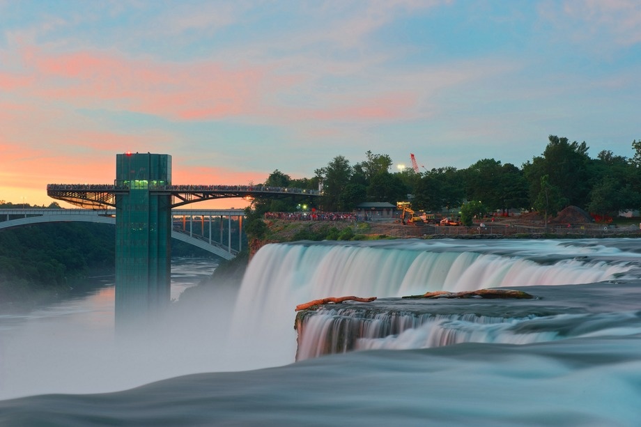 What you expect the glorious Niagara Falls looks like.