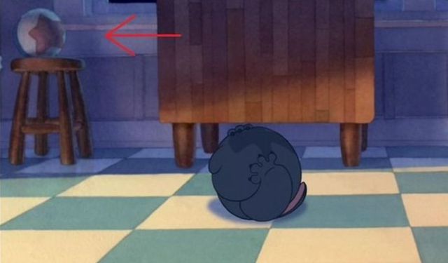 The ball from Pixar’s Luxo Jr. can be seen in the background of Lilo & Stitch.