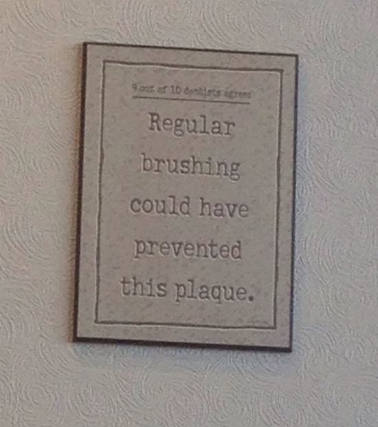 9 out of 10 milieu apres Regular brushing could have prevented this plaque.