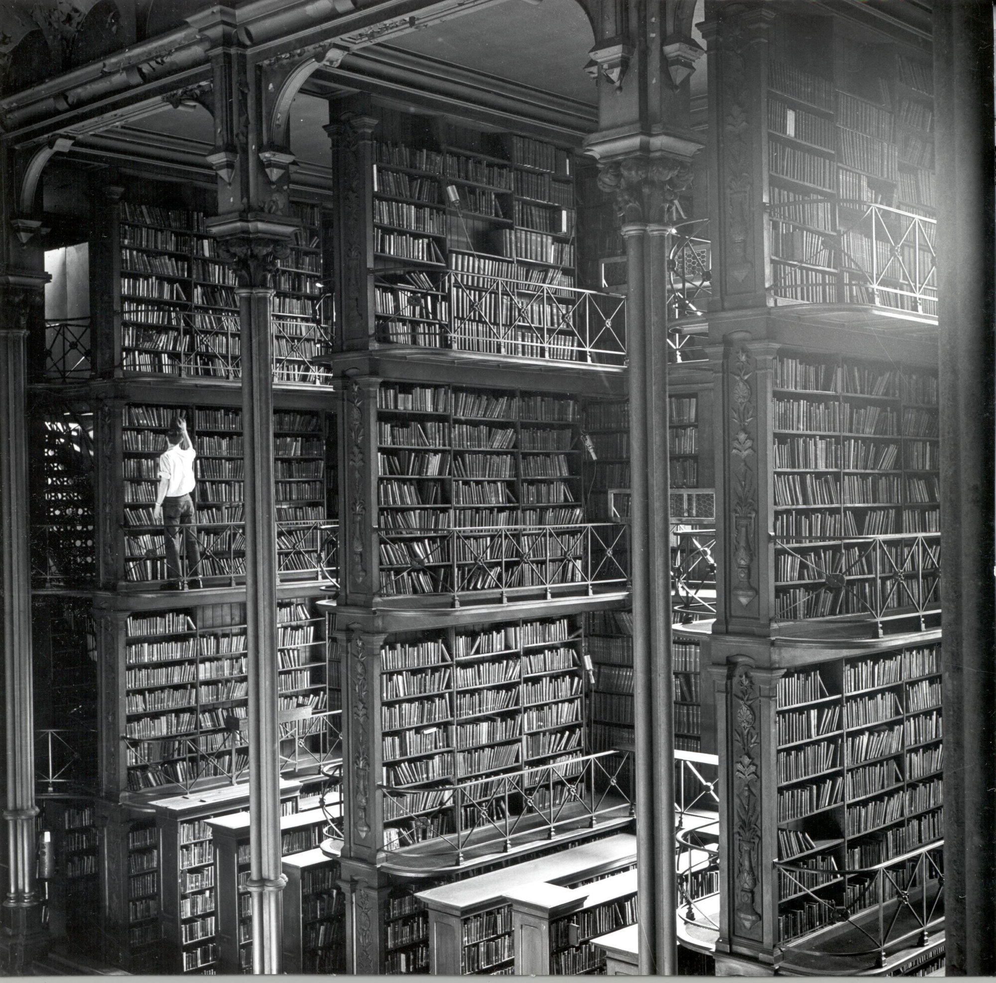 1955: Public Library Cincinnati & Hamilton County, originally built in 1874 and demolished in 1955.