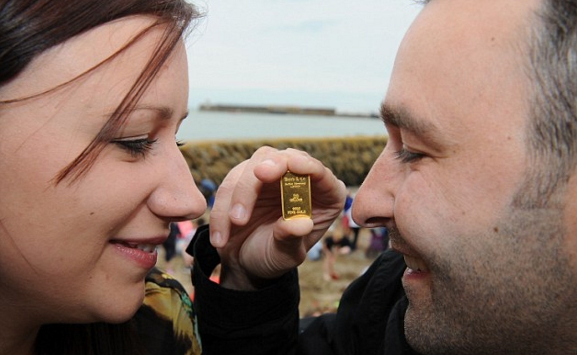 A couple from Kent, England dug up a 24-carat gold bar worth £500 on the beach. German artist Michael Sailstorfer hid 30 bars as part of a project