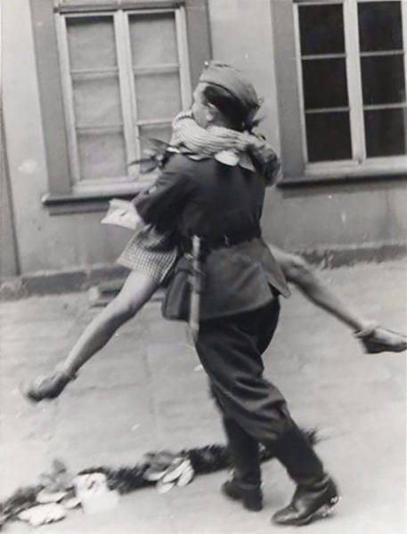 soldier comes home from war 1940s