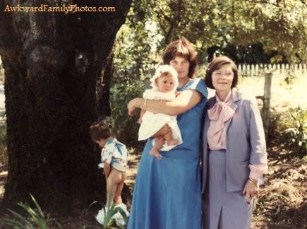 26 Kids Who Single-Handedly Ruined the Family Portrait