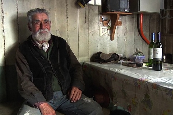 This dude has been living completely isolated from the rest of the world in the Chilean mountains for the past 50 years.