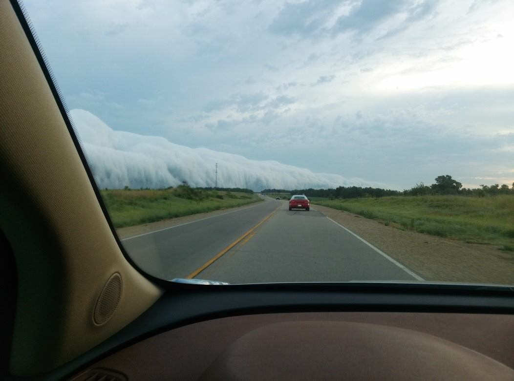 This cloud looks like a massive glacier on the horizon.