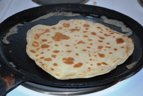 The most people tossing pancakes is 890 and was achieved at an event organized by the University of Sheffield, in Sheffield, UK, on February 15, 2012. Although over 1,500 signed up for the event online a total of 930 participants attended, 40 participants had to be discounted due to either dropping their pancake or not managing to toss their pancake within the allotted time.