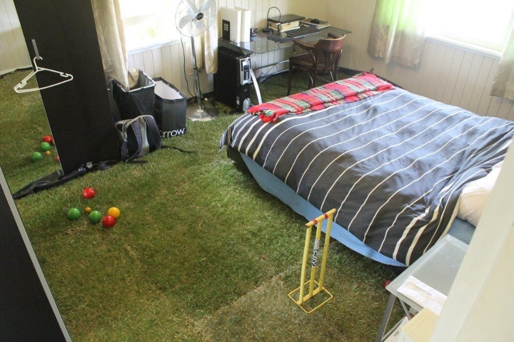 Turn your roommate's space into a putting green ...