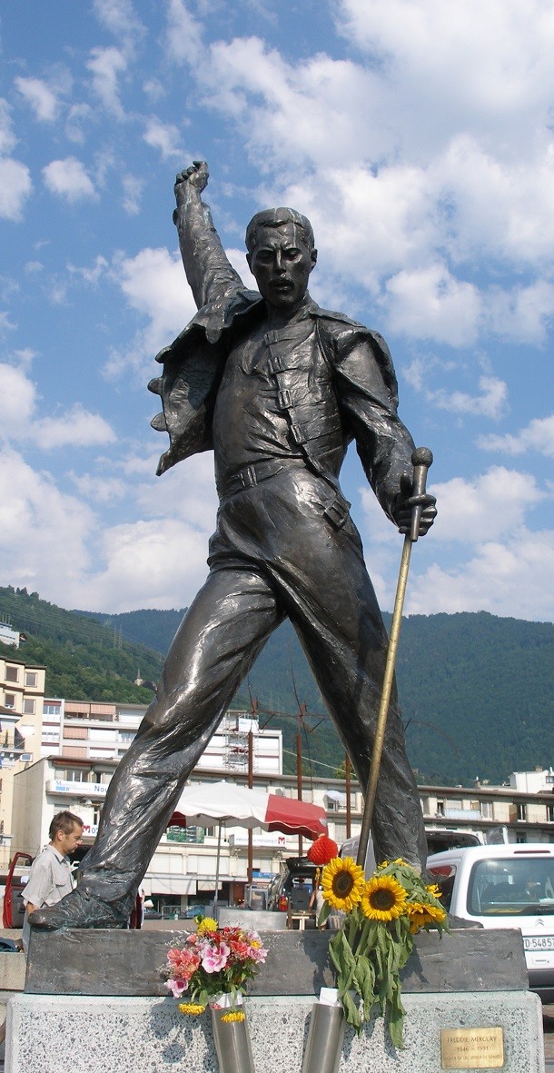 25 Of The Weirdest Statues in The World