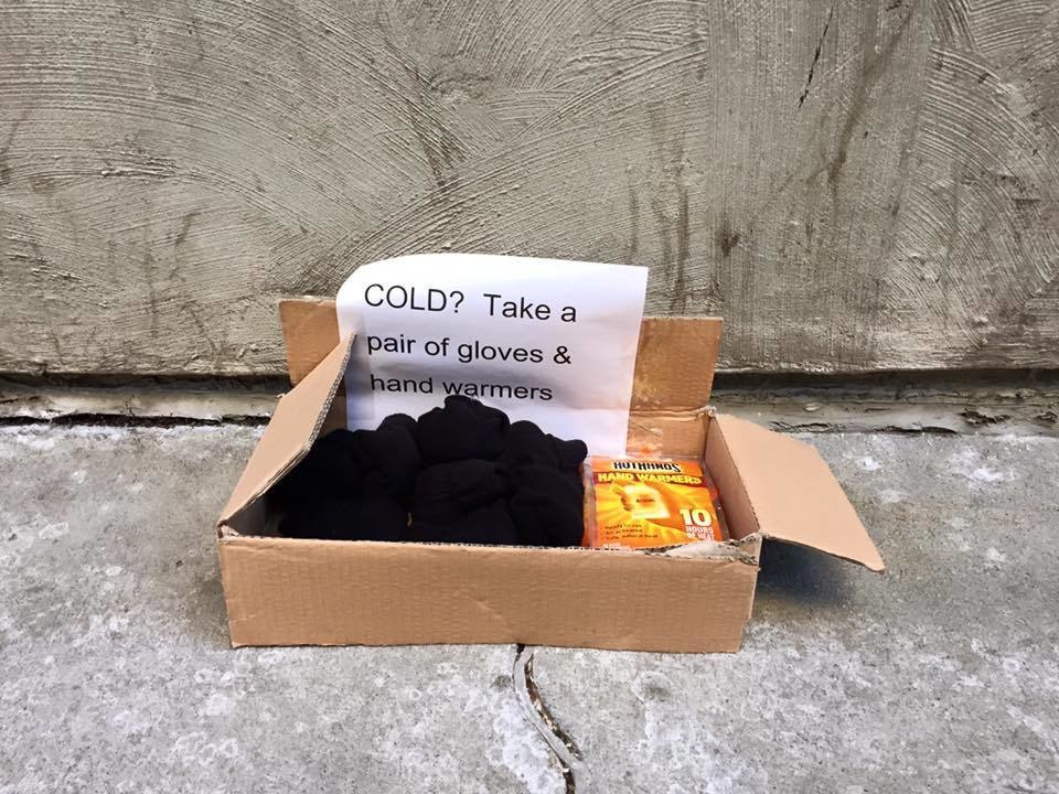 When temperatures dropped in Des Moines, Iowa, a stranger left a box of warm gloves and hand warmers for those in need.