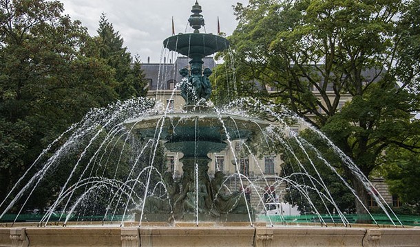 When Internet Explorer 4 was first released, some drunk Microsoft employees planted a huge Internet Explorer logo in the fountain outside of Netscape's headquarters