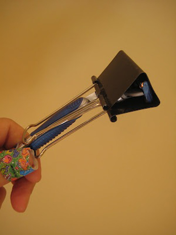 binder clip on razor