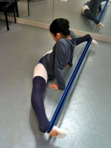 15 People Who Can Bend Their Body in the Most WTF-Worthy Way