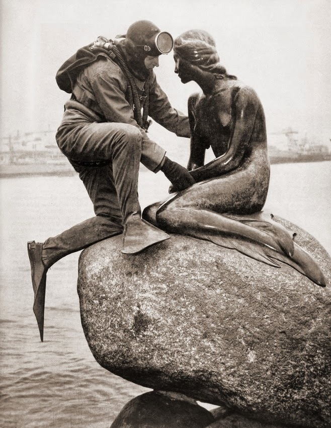 Frogman visiting the Little Mermaid in Copenhagen.