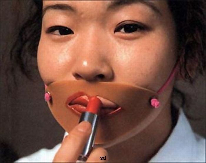 We get the idea of this lipstick stencil, but can already imagine how it will work out.