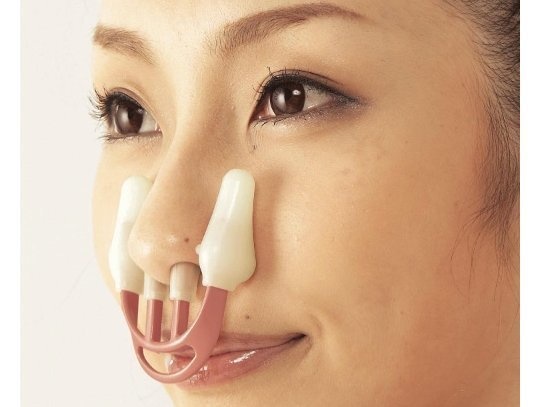 The Hana Tsun Nose Straightener does not look comfortable.