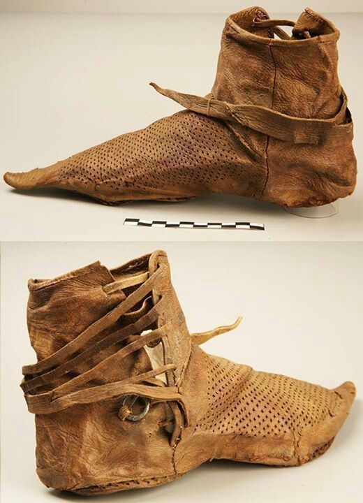 14th century footwear.