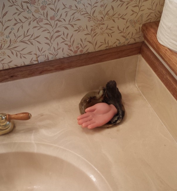 30 Photos That Will Make You Feel Abnormally Uncomfortable