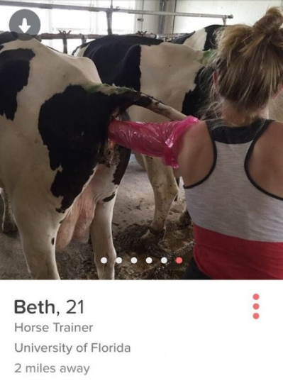 12 WTF Tinder Profiles That'll Make You Instantly Swipe Left