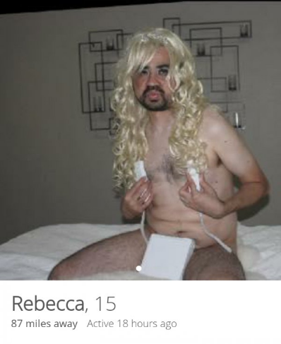 12 WTF Tinder Profiles That'll Make You Instantly Swipe Left