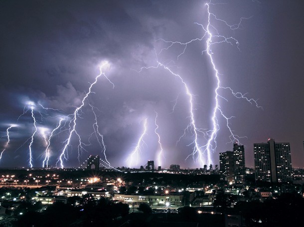 25 Alarming Pictures Of Lightning Strikes That Are Strikingly Beautiful