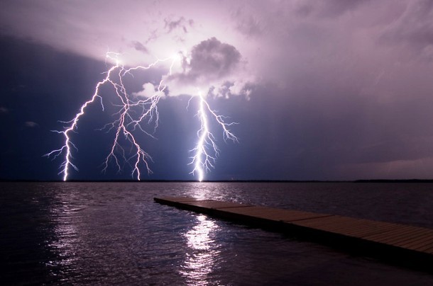 25 Alarming Pictures Of Lightning Strikes That Are Strikingly Beautiful