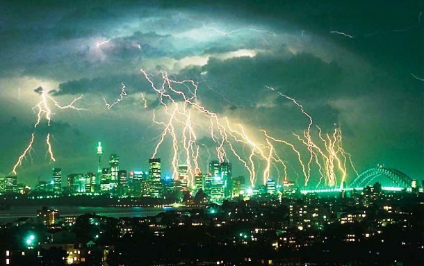 25 Alarming Pictures Of Lightning Strikes That Are Strikingly Beautiful