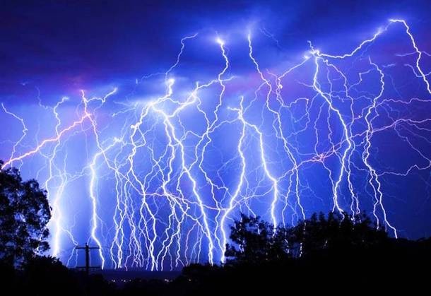 25 Alarming Pictures Of Lightning Strikes That Are Strikingly Beautiful