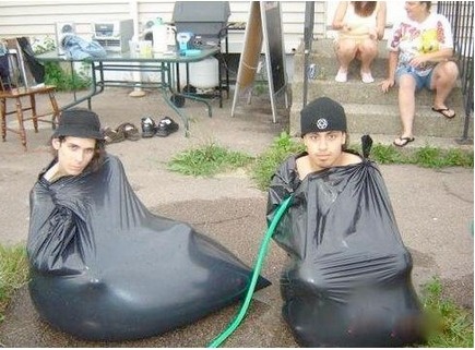 The best part of summer? Cooling off in the pool with your bestie!