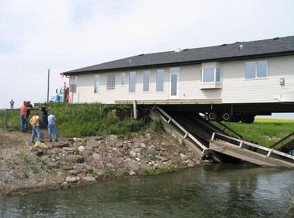 bridge collapse mobile home - O Or