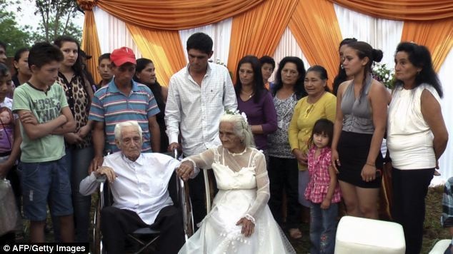 This photo features the wedding of an 103-year-old man to his 99-year-old bride. From Paraguay, they moved in together in 1933 and finally tied the knot after 80 years, 8 children, and 50 grandchildren.