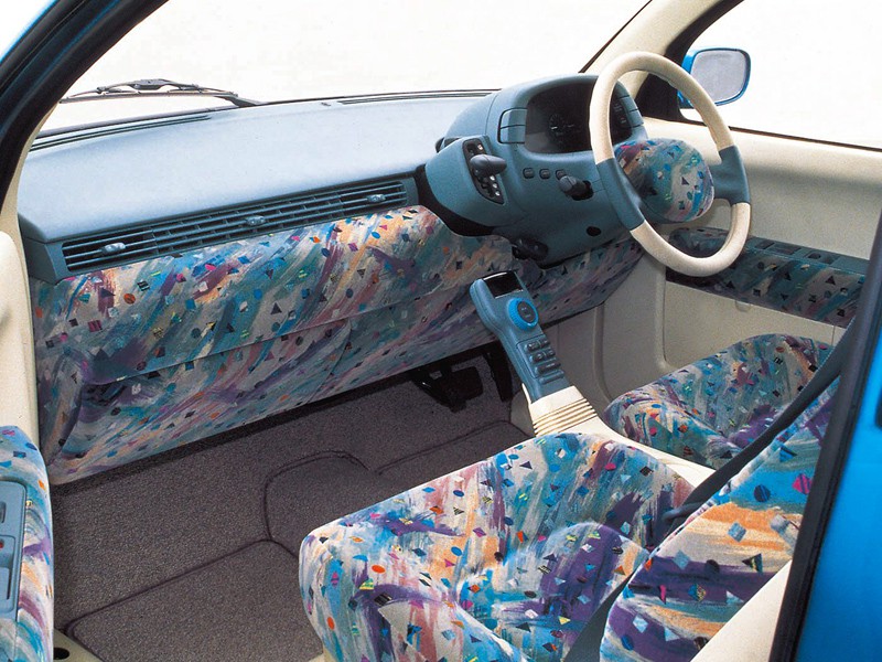 The interior of the Mazda HR-X2 from 1993