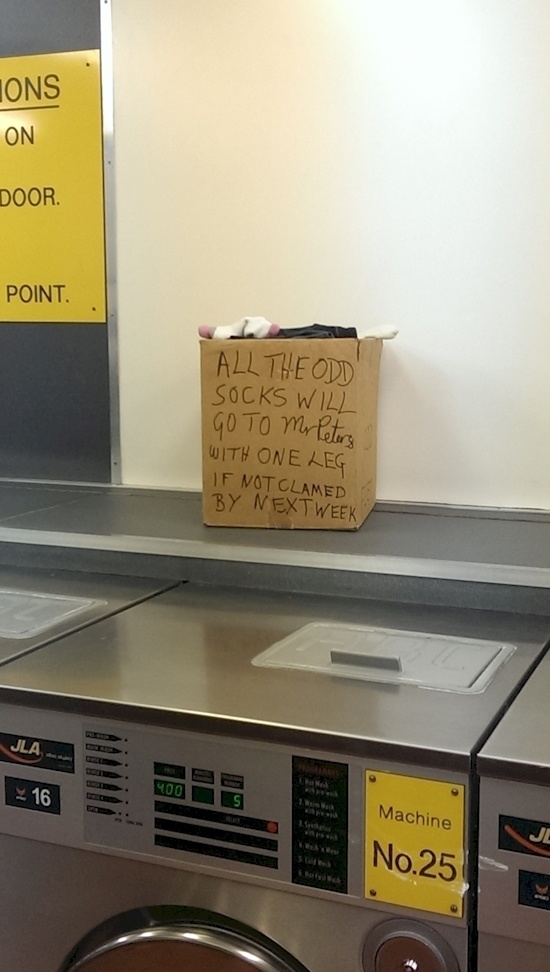 funny laundromat - Ons On Door. Point. All The Odd Socks Will Go To Mr Peters With One Leg If Not Clamed By Next Week 400 16 Machine No.25