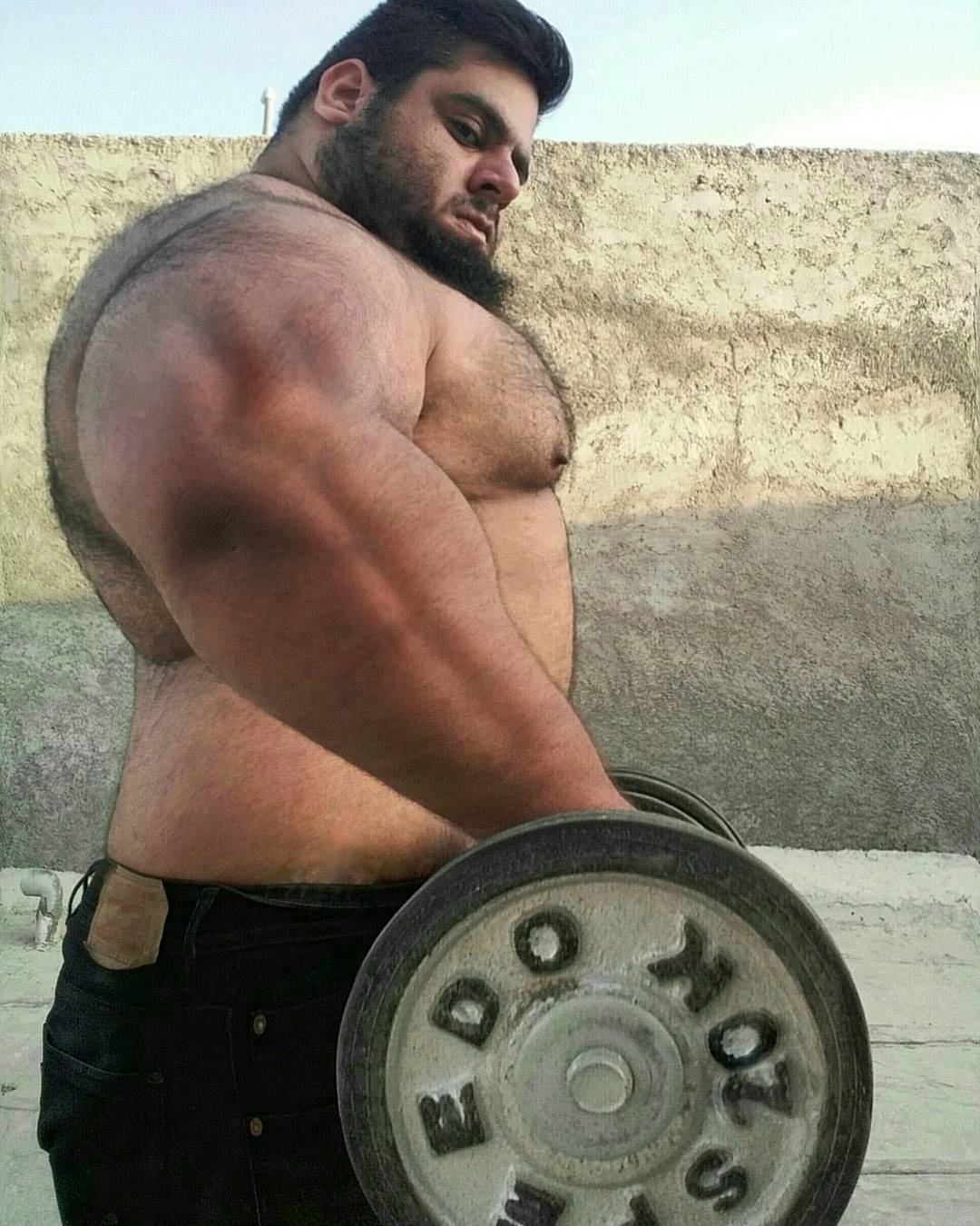 Gharibli is able to lift huge weights with ease, and his muscles are a force to be reckoned with.