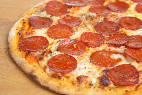 In 1889, the first person to order for pizza delivery was the queen of Italy, Margherita savoy.