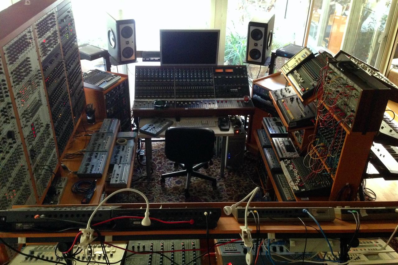 Red Hot Chili Peppers guitarist John Frusciante’s battlestation