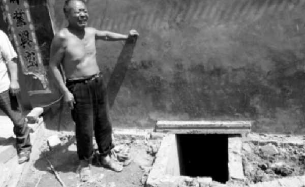 In Xinxiang City, China, a woman out with her family went to use a public open-pit toilet and accidentally dropped her new $320 cell phone in the muck. Panicked, she called her husband for help, who jumped in to retrieve the phone, only to immediately succumb to the fumes and lose consciousness. Next, the mother-in-law jumped in, trying to save her son, followed by the woman who initially dropped it and then the father-in-law; two other villagers also jumped in to help. Although the incident lasted less than five minutes and the shit was only knee deep, six people lost consciousness and were pulled from the pit. By the time the ambulance arrived an hour later, the husband and mother-in-law had died of suffocation.