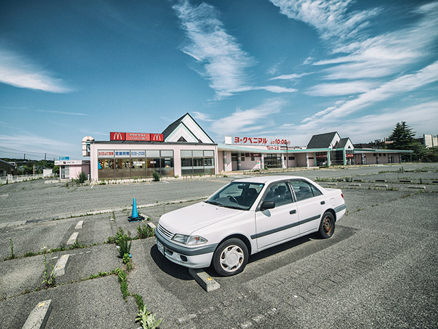 abandon mall and car at tomioka