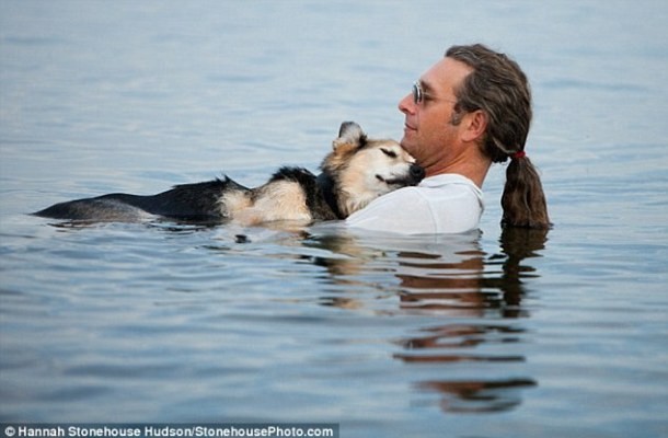 John Unger used to cradle his 19-year-old dog Schoep in a lake so the buoyancy would relieve the dog's arthritic pain. The heartbreaking picture inspired so many donations from all over the world that not only did Schoep receive top-notch care to make the rest of his life as comfortable as possible, but John was even able to start a foundation to help other dogs in need.