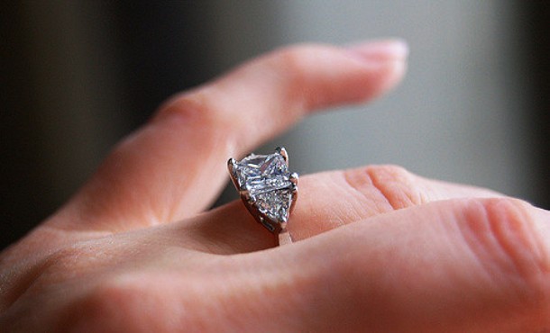 When homeless man Billy Ray Harris returned a $4,000 diamond engagement ring to Sarah Darling, who had accidentally dropped it into his change cup, he could not know this incident would turn his life upside down. His extraordinary act of kindness touched many people, and they donated $180,000 to Billy. The honest finder bought a house and a car with the donated money and even found a job.