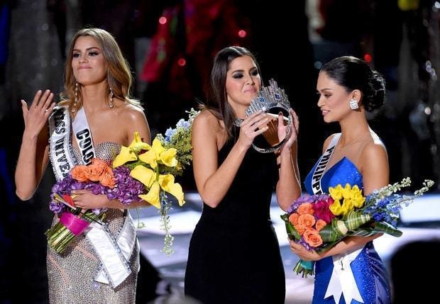 Steve Harvey announced the wrong winner at Miss Universe 2015.

Just last year, experienced Steve Harvey had a major hiccup when he announced Ariadna Gutierrez, Miss Colombia 2015, as the winner of Miss Universe 2015. The real winner was Pia Alonzo Wurtzbach, Miss Philippines 2015. Both women took the error with the utmost grace.