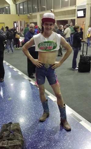 This lil' bro welcoming his Marine brother at the airport in style