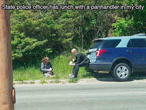 State police officer has lunch with a panhandler in my city