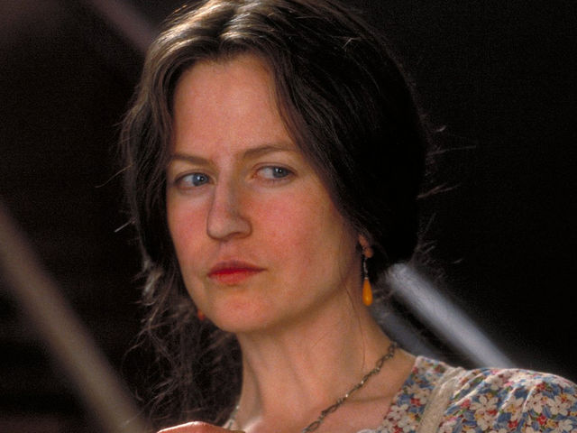 In order to play Virginia Woolf, Kidman spent 3 hours in the makeup chair and donned a rather large fake nose.