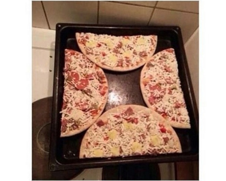 Cook two pizzas at the same time by cutting each one in half and placing them on each side of the pan.
Great for when you have a lot of people with you.