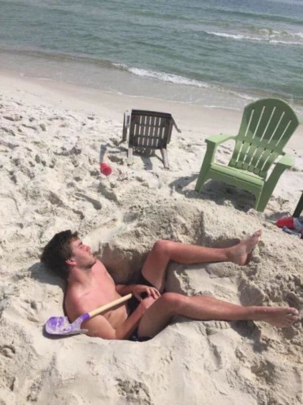 Funny Beach Pics That Will Make You Wish Summer Could Last Forever