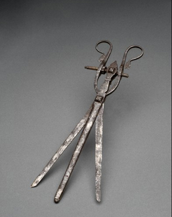 A bistoury cache is a French term meaning hidden knife. The instrument was used in the 1800's to surgically open internal organs. This device was also used to remove bladder and kidney stones.
The device was used as a plunger, inserted into the body. Once in the wanted position, the blade was opened to open cavities, cut tissues, and organs.