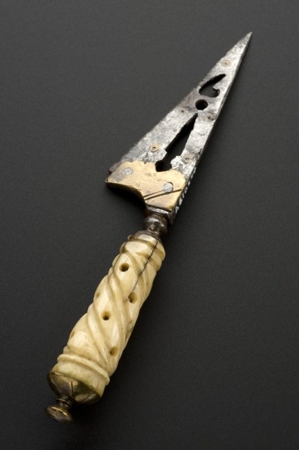 This knife was used during circumcisions in Europe in the 1770's.
This large knife was used for medical and cultural circumcisions.