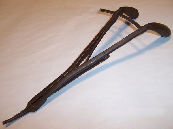 The cervical dilator was commonly used in the 1800' to help a woman during labour.
The handle was used to increase the pressure to dilate a woman's cervix. The instrument stopped being used as it often caused the cervix to tear.