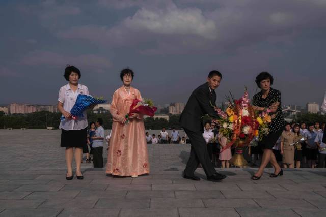 Again, we see citizens paying respect to fallen leaders at Mansu Hill earlier this summer.