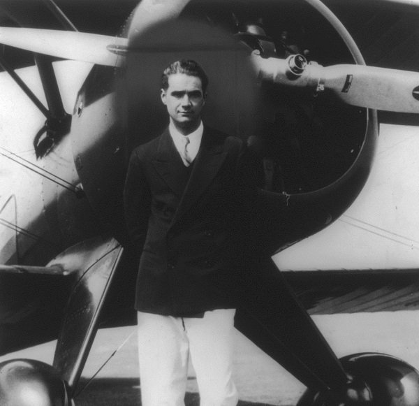 Howard Hughes.
This American hotshot from back in the day stayed in his screening room for 4 months in 1947. He lived solely off of chocolate bars, milk, and chicken.